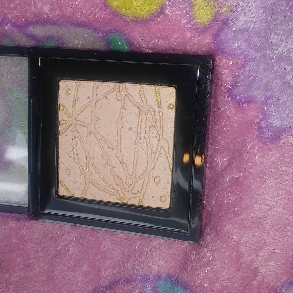 MAC In The Abstract Highlighter - Picture 7 of 7